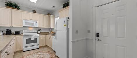Condo, 2 Bedrooms | Private kitchen