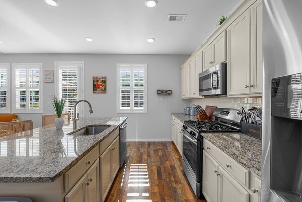 House, 3 Bedrooms | Private kitchen | Fridge, oven, coffee/tea maker, toaster - Cloisters 4705 3 Bedroom Home (Myrtle Beach)