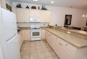 Leilighet, 2 soverom | Eget kjøkken | Kjøleskap, ovn, kaffetrakter/tekoker og brødrister