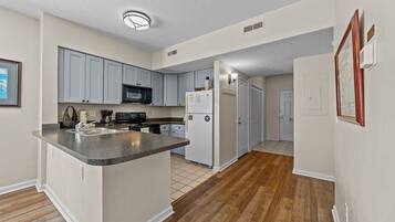 Condo, 2 Bedrooms | Private kitchen | Fridge, oven, stovetop, coffee/tea maker