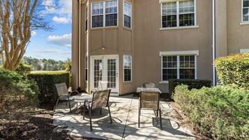 Condo, 2 Bedrooms | Outdoor dining