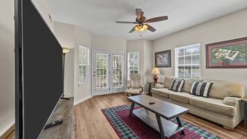 Condo, 2 Bedrooms | Living area