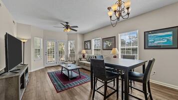 Kondominium, 2 kamar tidur | Tempat makan