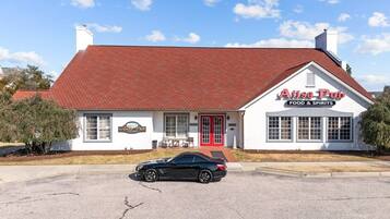 Condo, 2 phòng ngủ | Ngoại thất