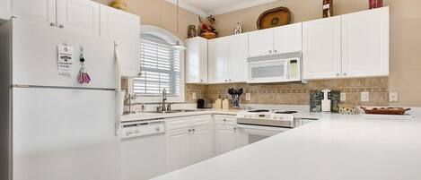 Condo, 2 Bedrooms | Private kitchen | Fridge, oven, coffee/tea maker, toaster