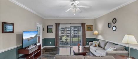 Condo, 2 Bedrooms | Living area