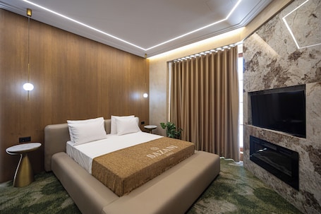 Luxury Suite, City View | Desk, laptop workspace, free WiFi