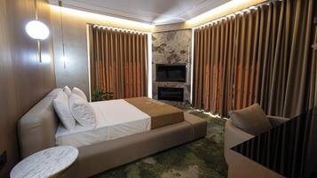 Luxury Suite, City View | Desk, laptop workspace, free WiFi