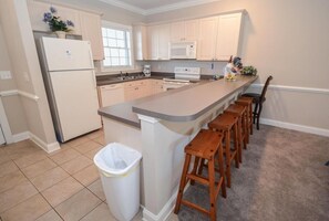 Leilighet, 2 soverom | Eget kjøkken | Kjøleskap, ovn, kaffetrakter/tekoker og brødrister