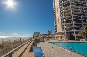 Appart'hôtel, 2 chambres | Piscine