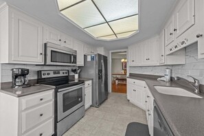 Leilighet, 2 soverom | Eget kjøkken | Kjøleskap, ovn, kaffetrakter/tekoker og brødrister