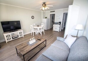 Condo, 1 Bedroom | Living area