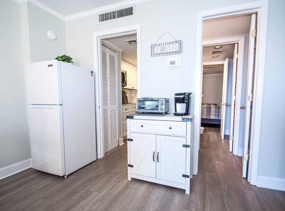 Condo, 1 Bedroom | Private kitchen