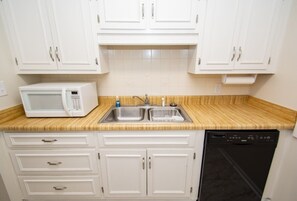 Condo, 2 Bedrooms | Private kitchen
