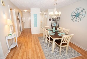 Condo, 2 Bedrooms | Dining