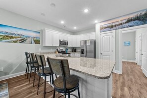 House, 4 Bedrooms | Private kitchen