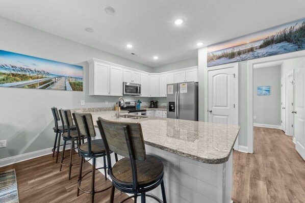 House, 4 Bedrooms | Private kitchen