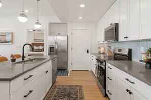 Private kitchen - Mane Stay At Terra 3 Bedroom Condo (Hurricane)