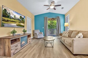 Condo, 2 chambres | Aire de séjour