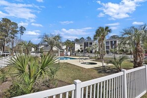 Condo, 2 chambres | Piscine