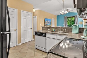 Leilighet, 2 soverom | Eget kjøkken | Kjøleskap, ovn, kaffetrakter/tekoker og brødrister