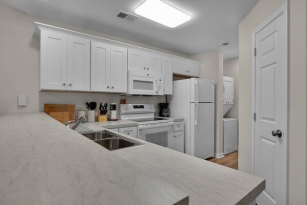 Condo, 2 Bedrooms | Private kitchen