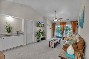 Condo, 2 Bedrooms | Living area