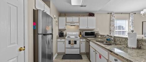 Condo, 3 Bedrooms | Private kitchen