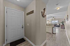 Condo, 3 Bedrooms | Interior