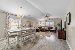 Condo, 3 Bedrooms | Interior