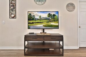 Condo, 3 Bedrooms | Interior