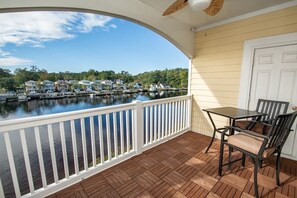 Condo, 2 chambres | Restauration en plein air