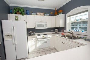 Condo, 2 Bedrooms | Private kitchen