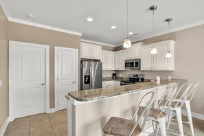House, 4 Bedrooms | Private kitchen