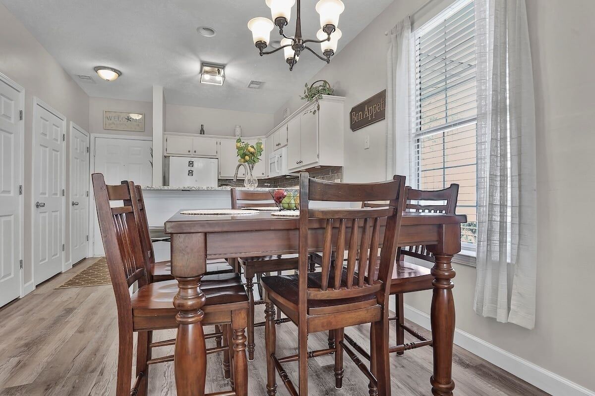 Condo, 2 Bedrooms | Dining