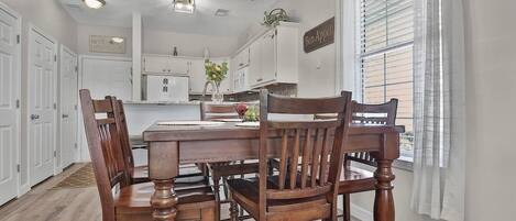 Condo, 2 Bedrooms | Dining
