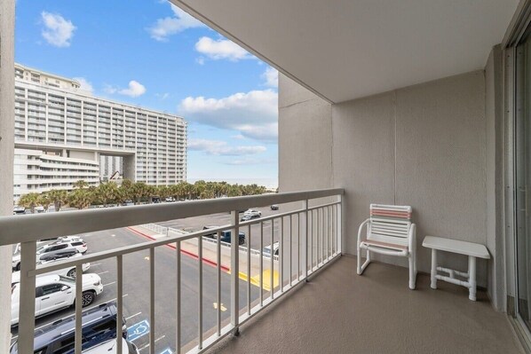 Condo, 2 Bedrooms | Property grounds