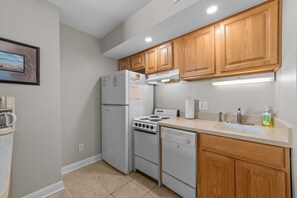 Condo, 1 Bedroom | Private kitchen
