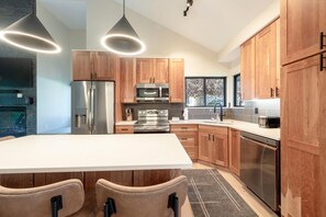 Condo, 4 chambres | Cuisine privée