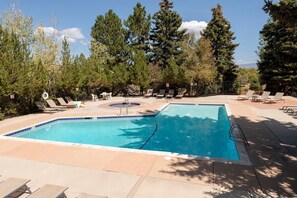 Condo, 4 chambres | Piscine