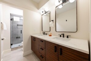 Appart'hôtel, 4 chambres | Salle de bain