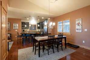 Apartment, 3 Schlafzimmer | Speisen