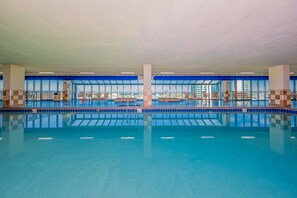 Condo, 2 chambres | Piscine | Piscine intérieure, piscine extérieure