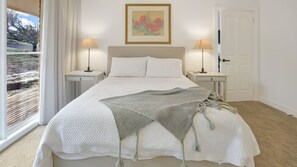 4 bedrooms, iron/ironing board, bed sheets