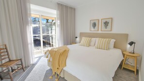 4 slaapkamers, een strijkplank/strijkijzer, beddengoed