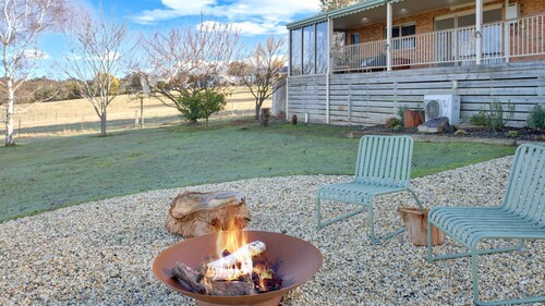 Ashbourne - Sleeps 9 - Farm Stay - Moments from Mansfield