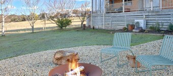 Ashbourne - Sleeps 9 - Farm Stay - Moments from Mansfield