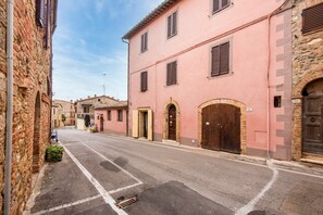 Unclassified image, 2 of 27, button - Apartment 'Leccio' with Shared Pool and Wi-Fi (Vescovado)