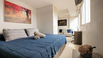 Bureau, espace de travail pour ordinateur portable, rideaux occultants