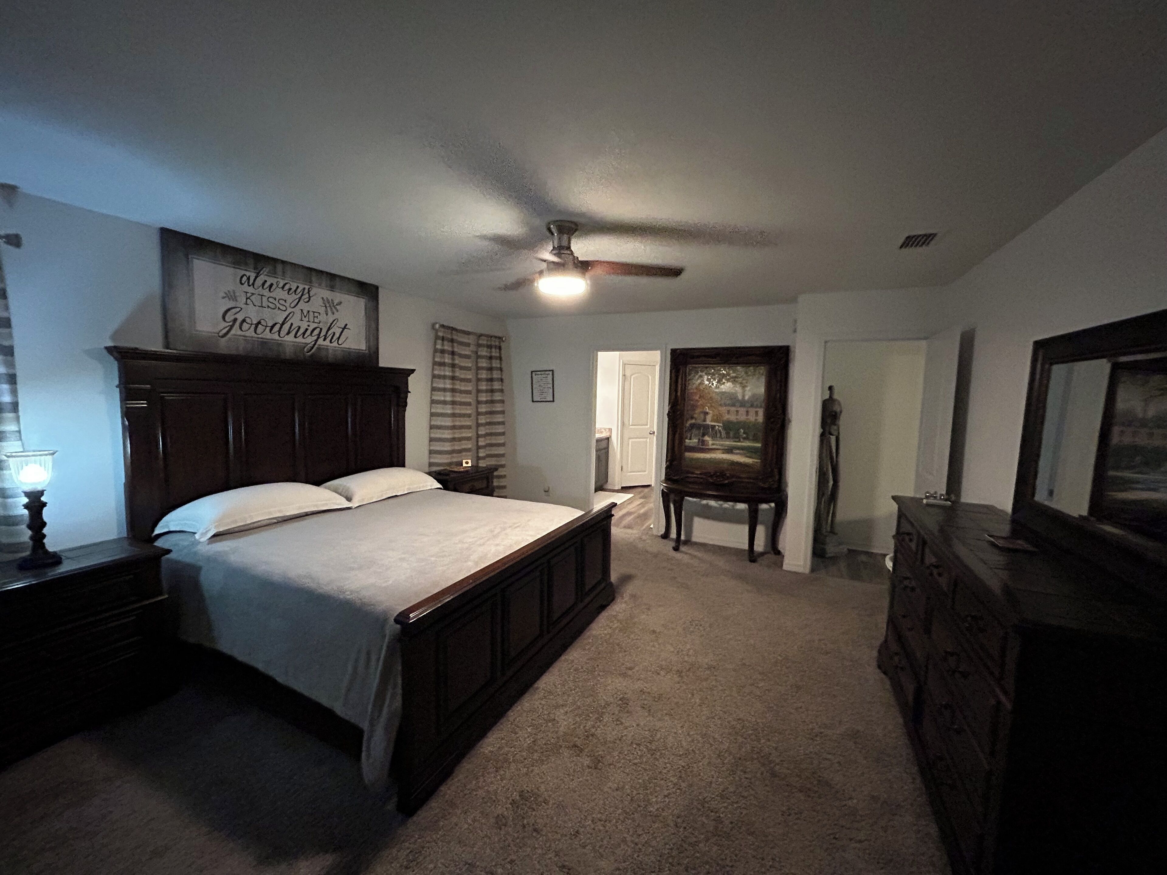 3 多间卧室、办公桌、熨斗/熨衣板、上网接入